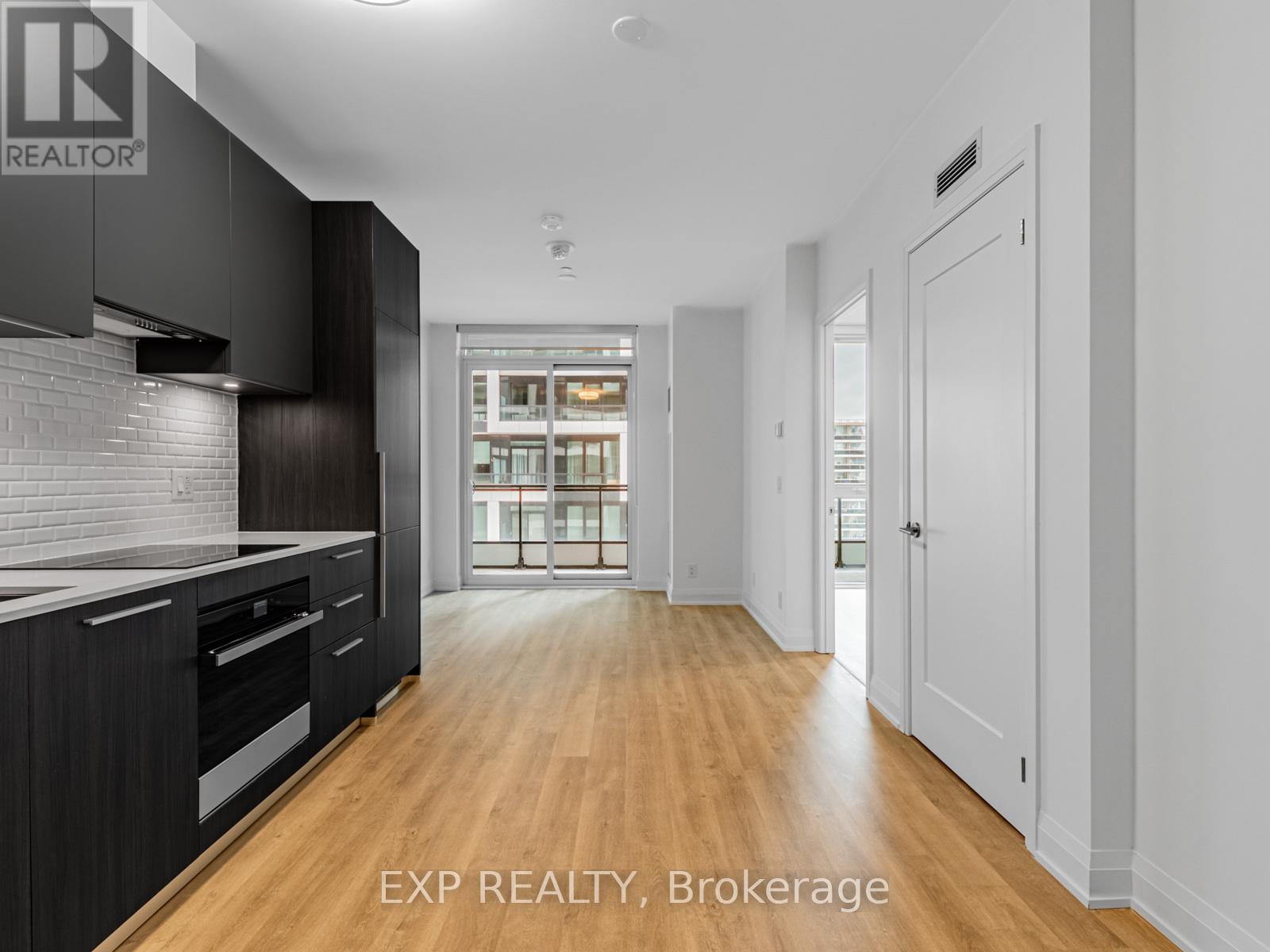 1402 - 65 Broadway Avenue, Toronto, ON - Indoor Photo Showing Kitchen