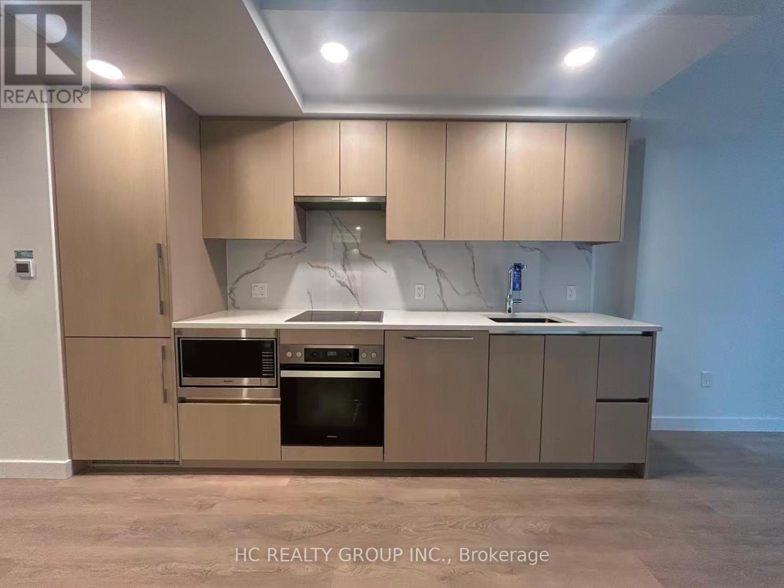 1023 - 3 Concord Cityplace Way, Toronto, ON - Indoor Photo Showing Kitchen