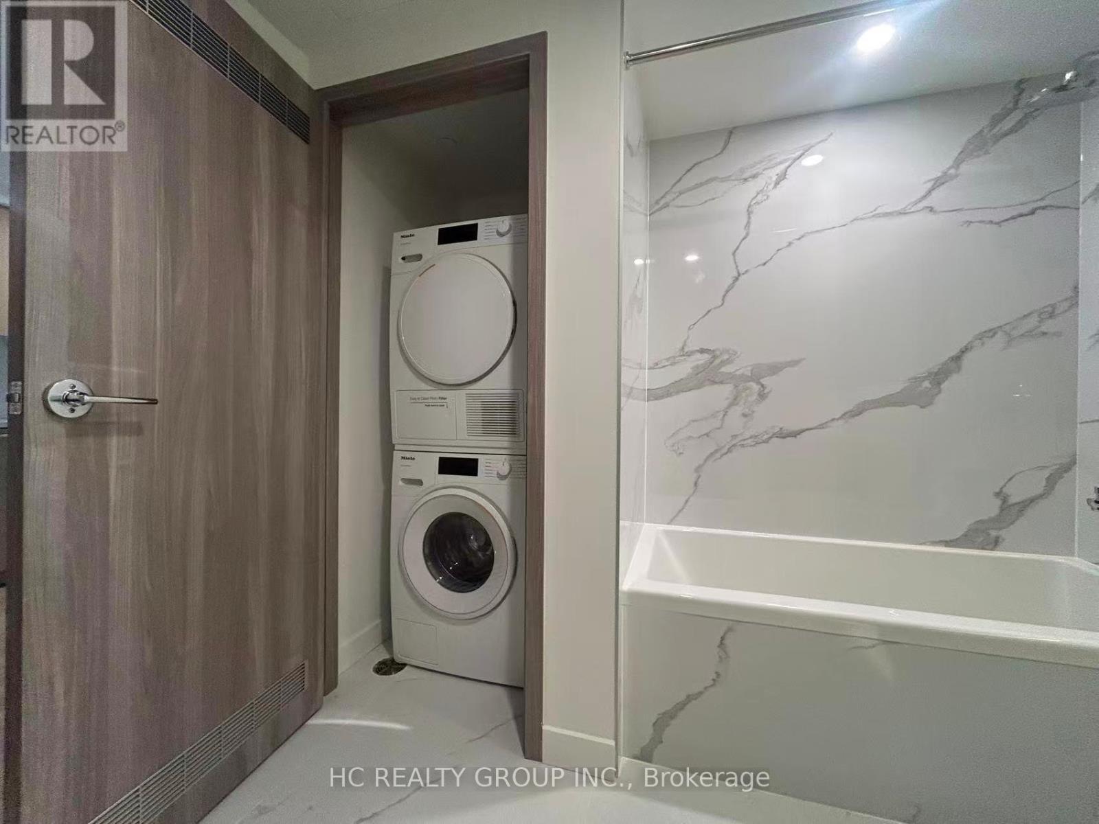 1023 - 3 Concord Cityplace Way, Toronto, ON - Indoor Photo Showing Laundry Room