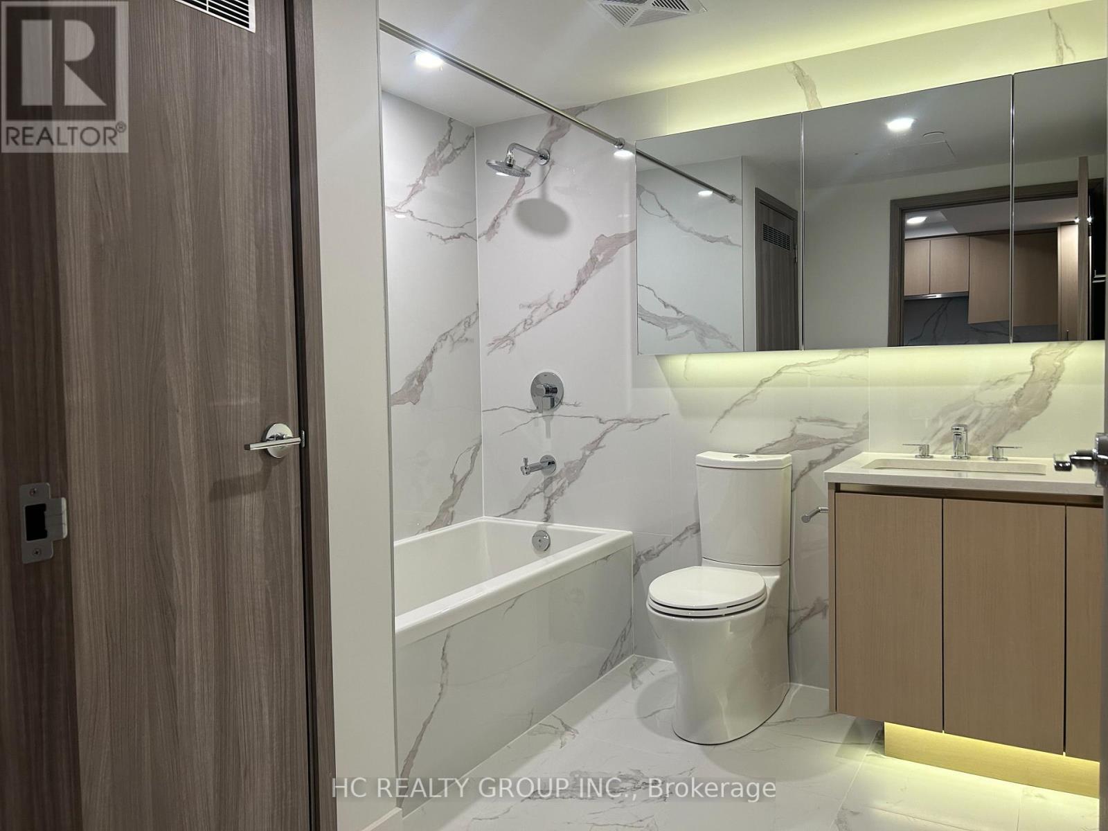 1023 - 3 Concord Cityplace Way, Toronto, ON - Indoor Photo Showing Bathroom