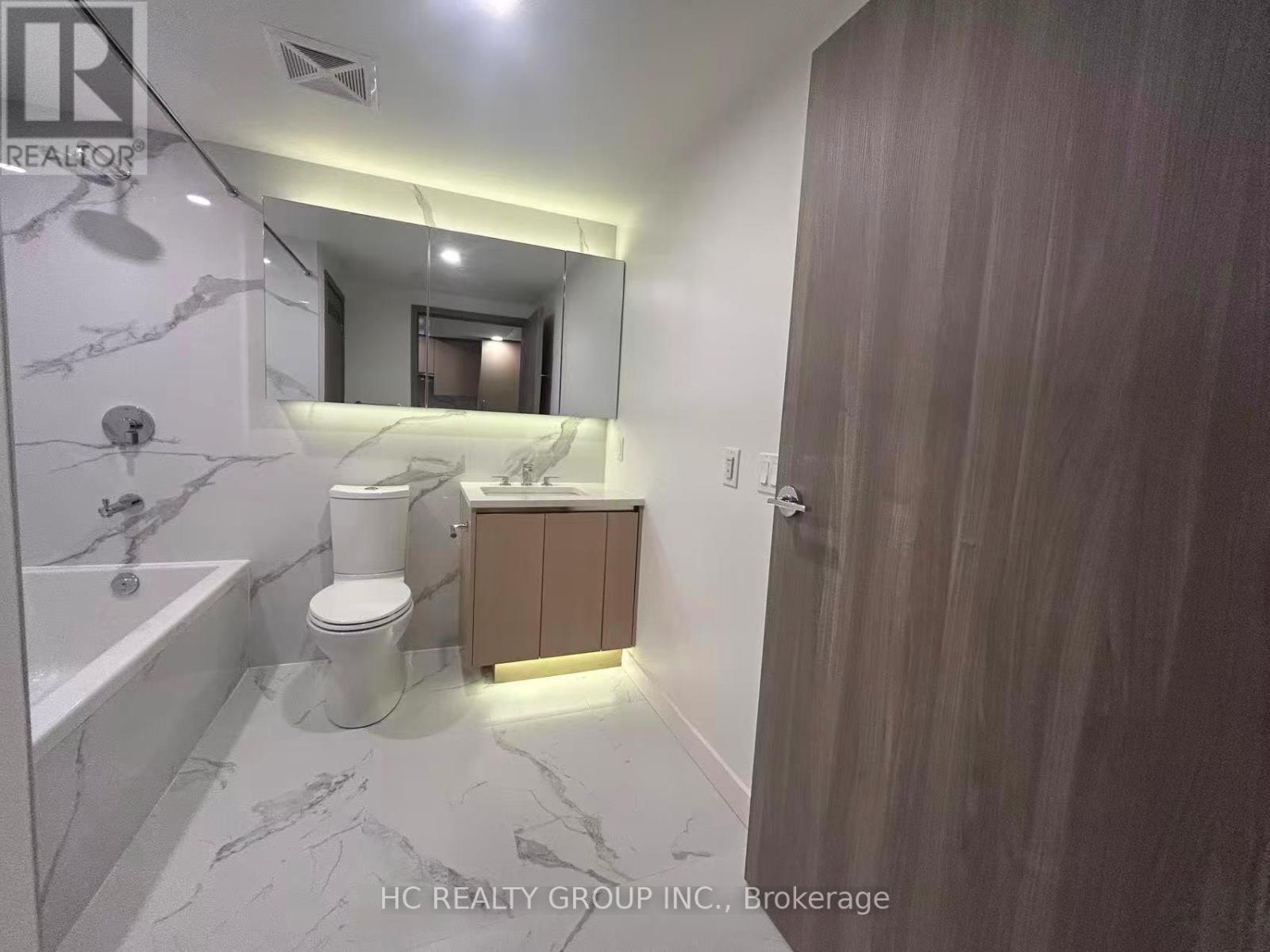 1023 - 3 Concord Cityplace Way, Toronto, ON - Indoor Photo Showing Bathroom