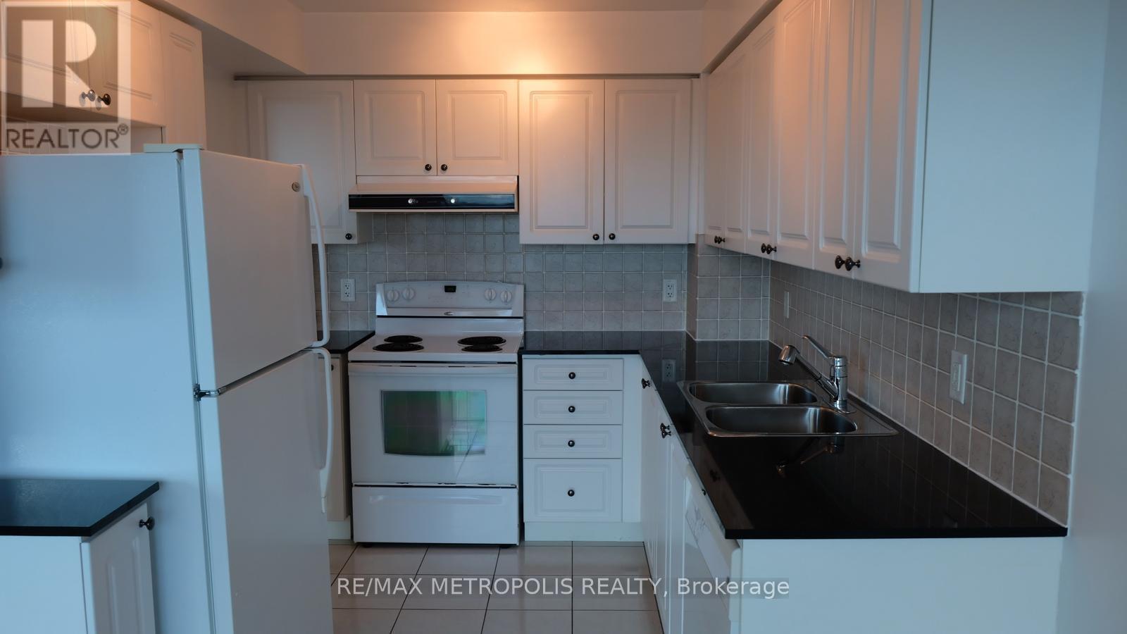 1715 - 83 Borough Drive, Toronto, ON - Indoor Photo Showing Kitchen With Double Sink