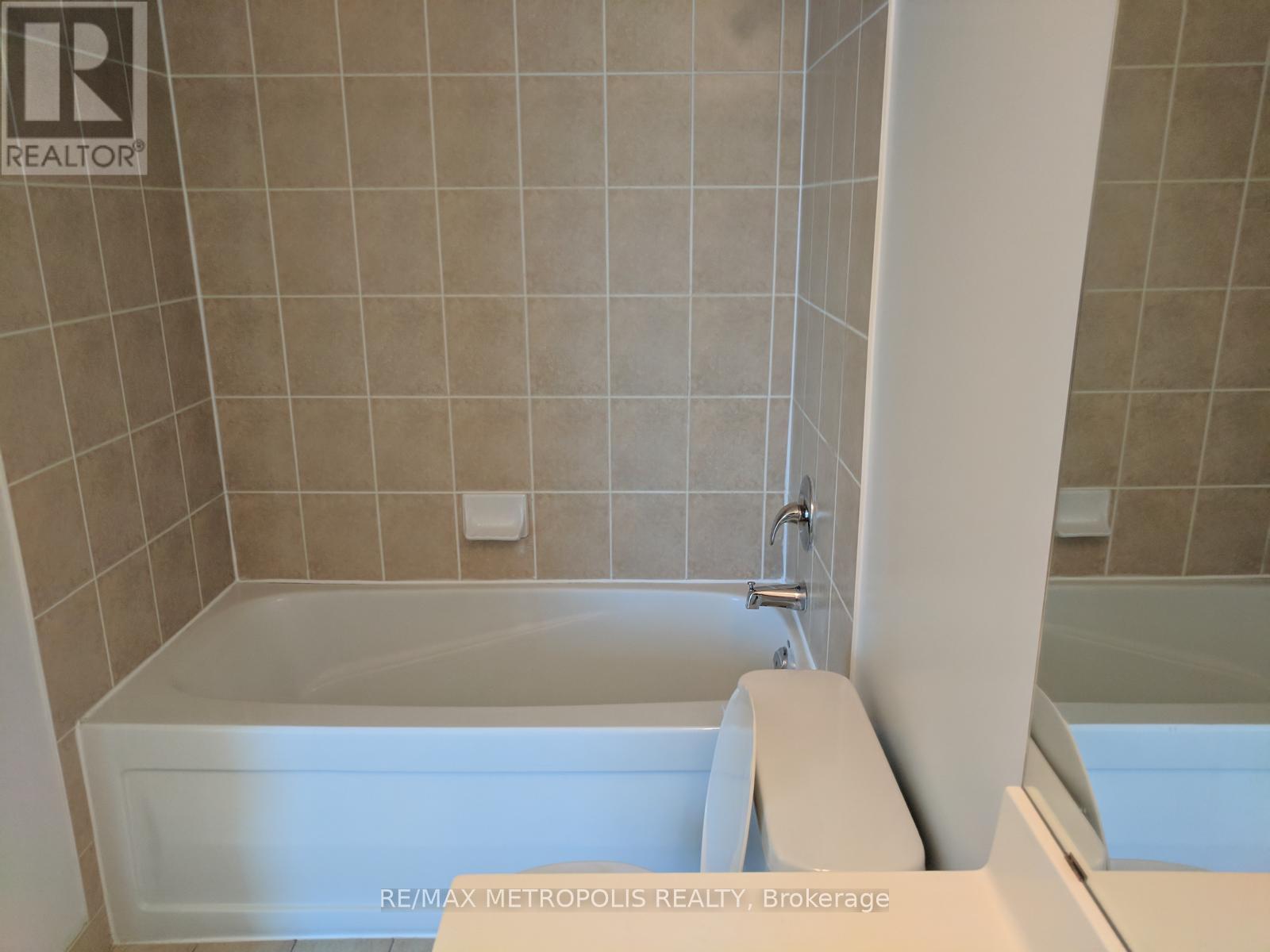 1715 - 83 Borough Drive, Toronto, ON - Indoor Photo Showing Bathroom