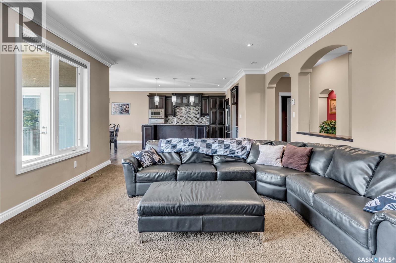3969 Sandhill Crescent, Regina, SK - Indoor Photo Showing Living Room