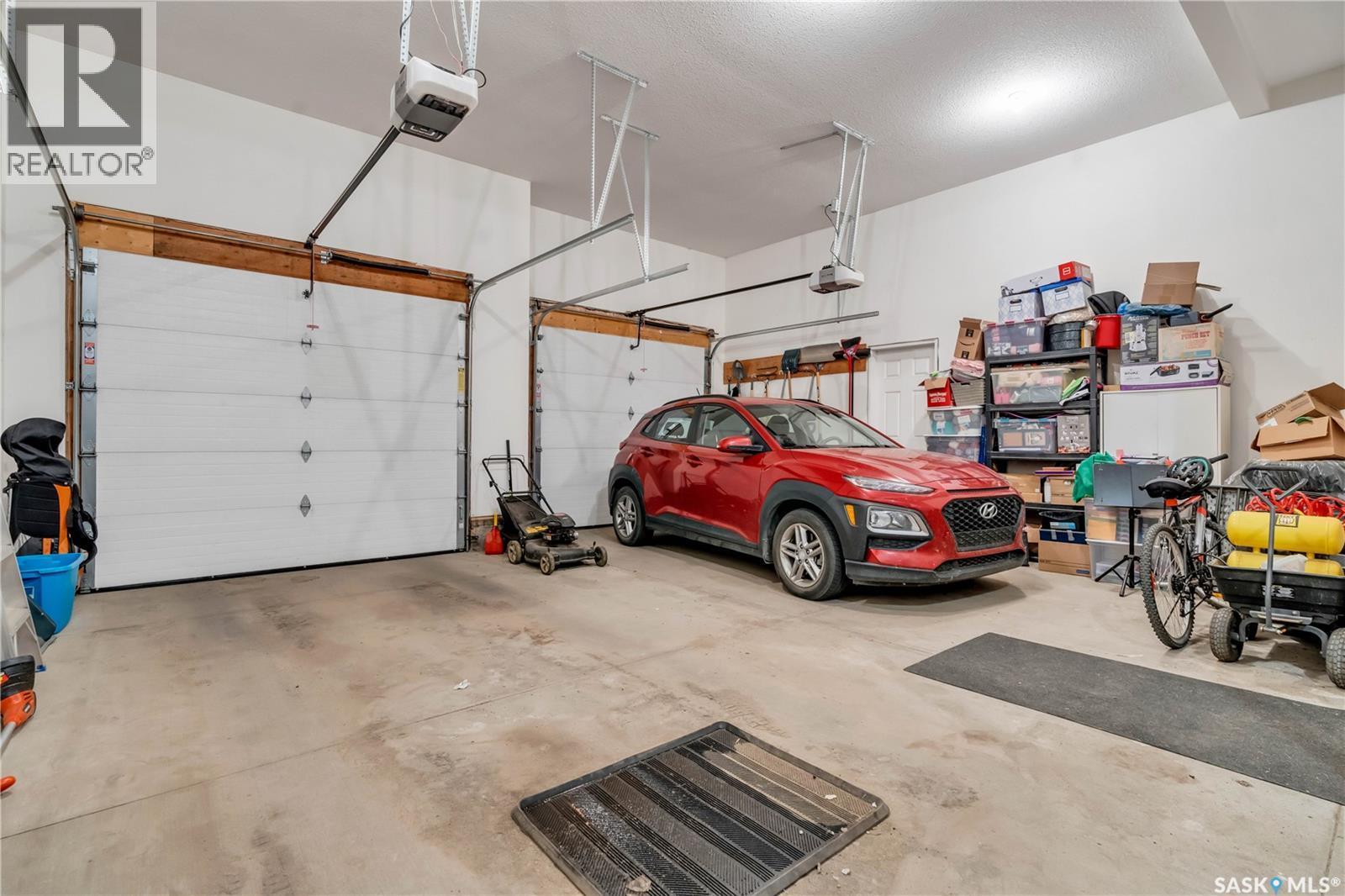 3969 Sandhill Crescent, Regina, SK - Indoor Photo Showing Garage