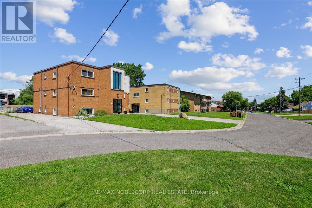 2 - 362 Elgin Court, Oshawa, ON - Outdoor