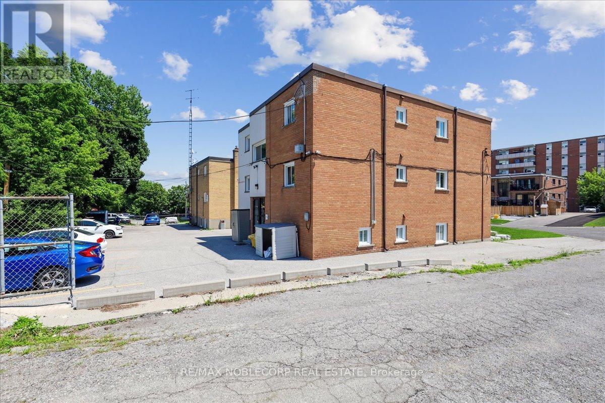 2 - 362 Elgin Court, Oshawa, ON - Outdoor With Exterior