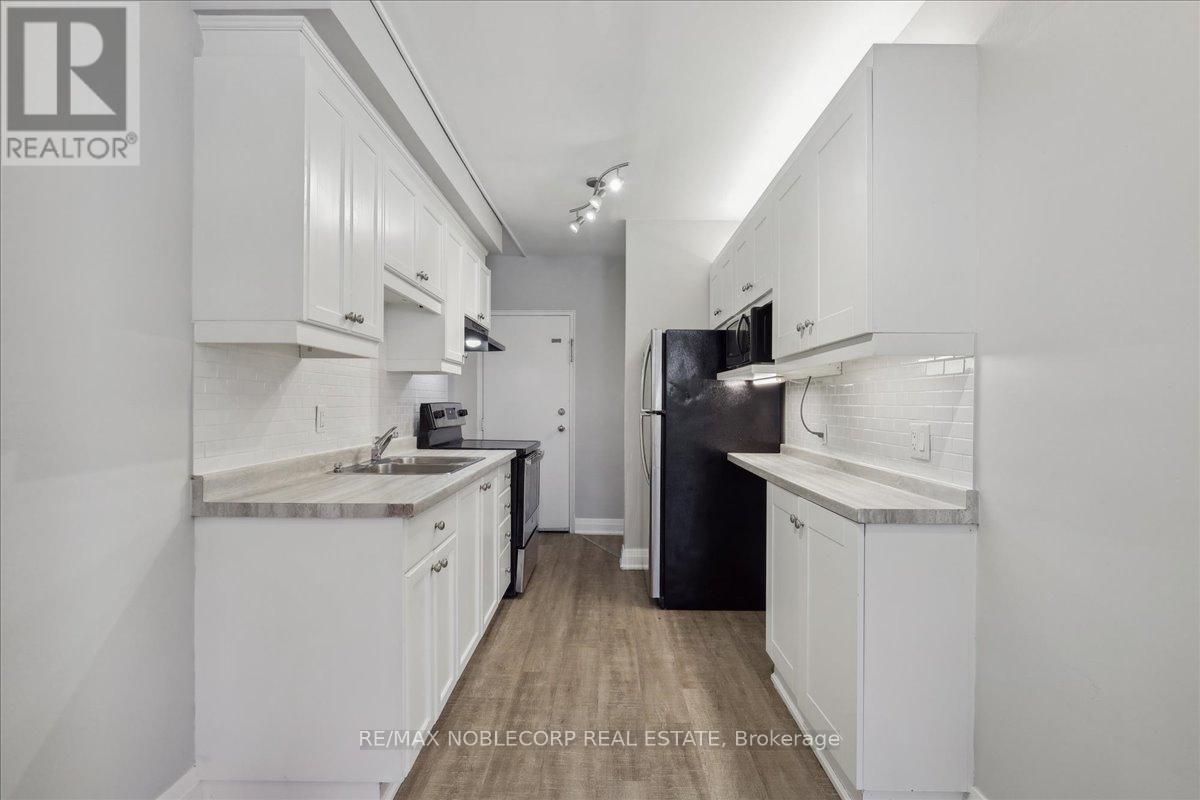 2 - 362 Elgin Court, Oshawa, ON - Indoor Photo Showing Kitchen