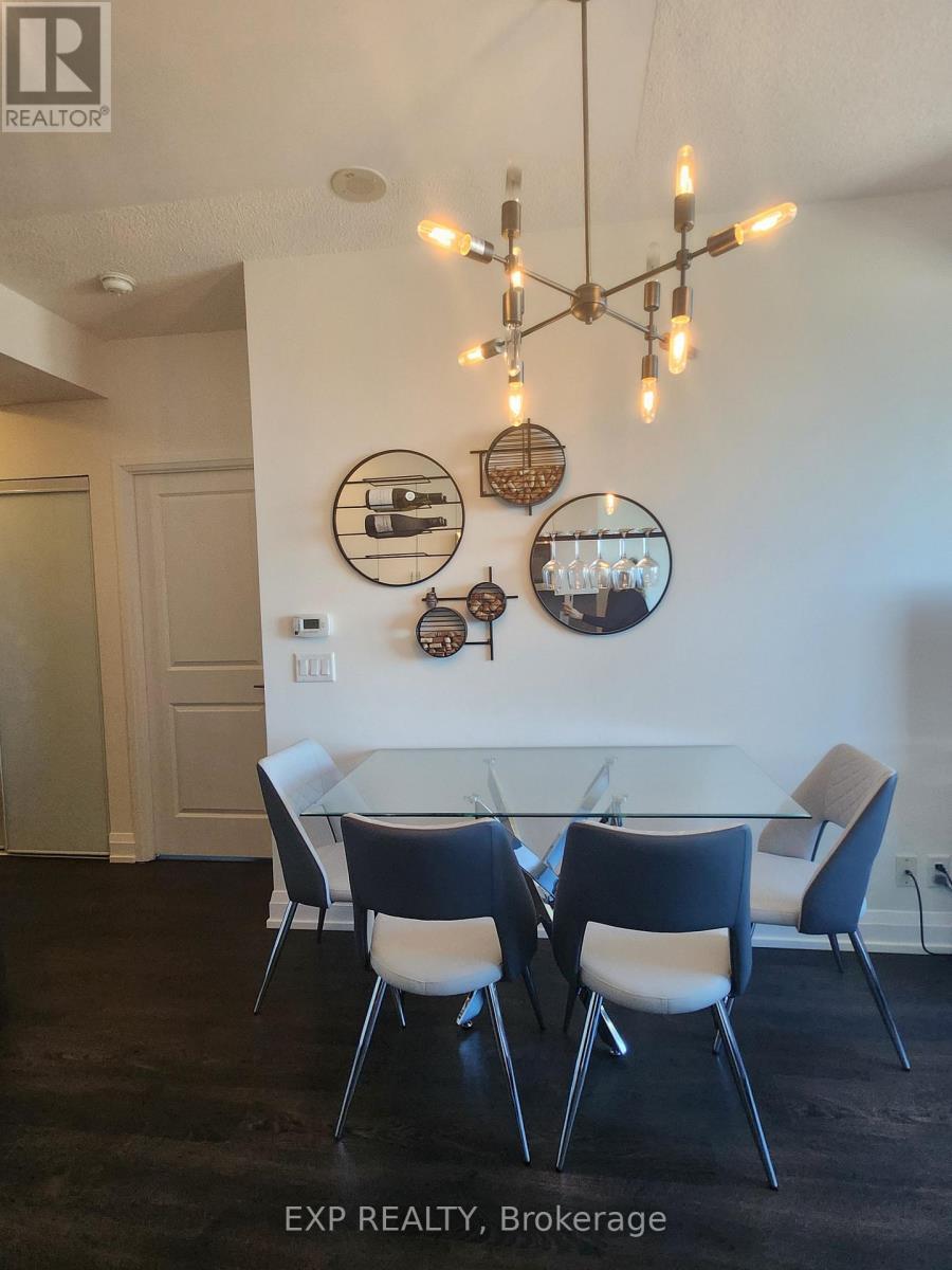 1117 - 7900 Bathurst Street, Vaughan, ON - Indoor Photo Showing Dining Room