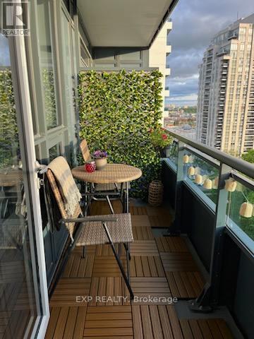 1117 - 7900 Bathurst Street, Vaughan, ON - Outdoor With Exterior