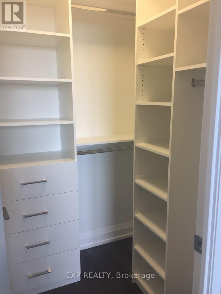 1117 - 7900 Bathurst Street, Vaughan, ON - Indoor With Storage