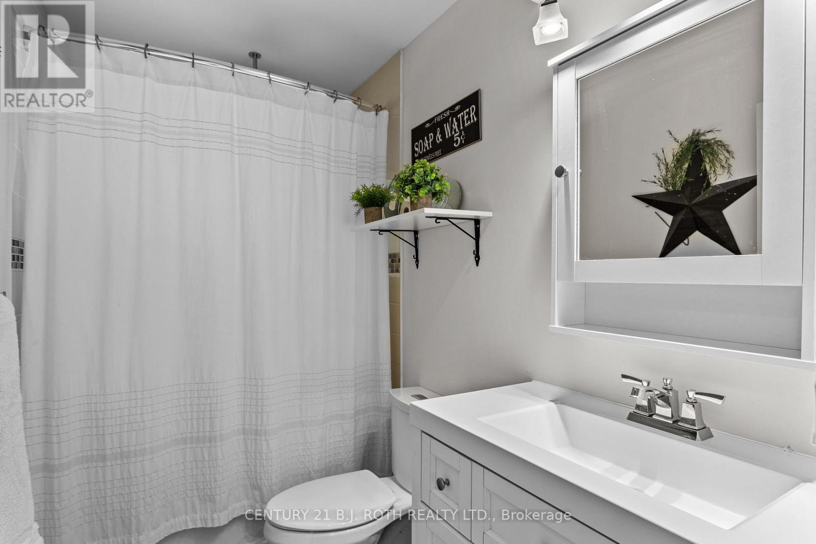 1551 Gill Road, Springwater, ON - Indoor Photo Showing Bathroom