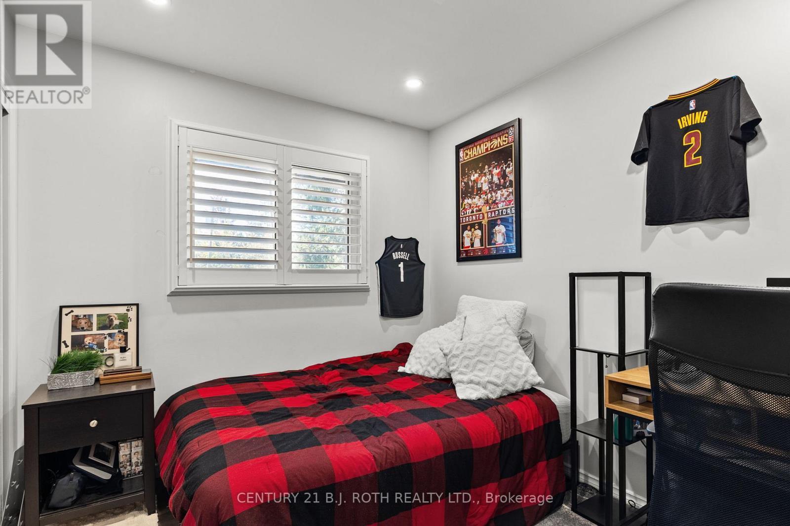 1551 Gill Road, Springwater, ON - Indoor Photo Showing Bedroom