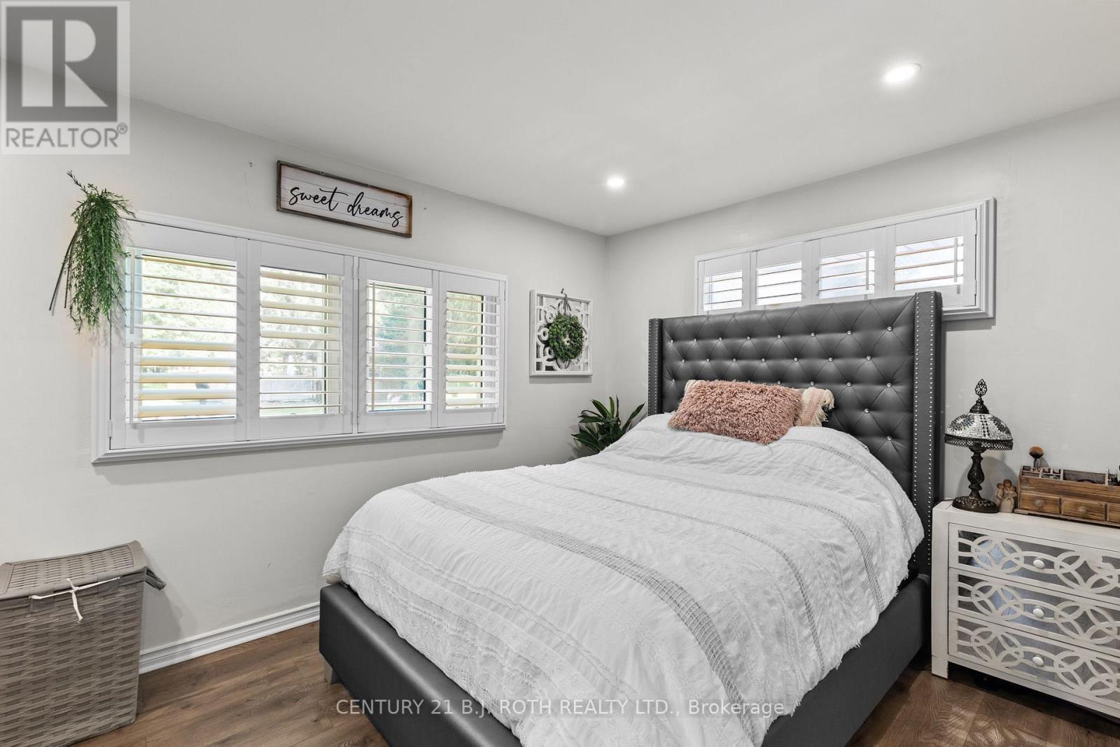 1551 Gill Road, Springwater, ON - Indoor Photo Showing Bedroom