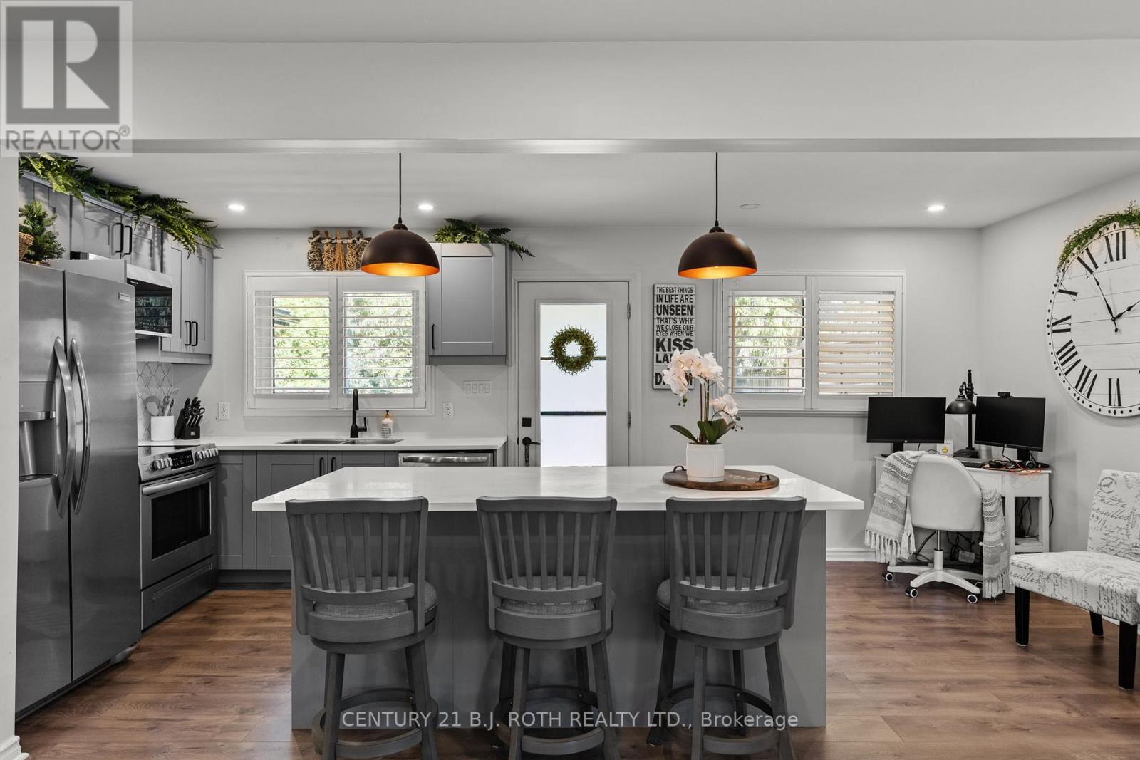 1551 Gill Road, Springwater, ON - Indoor Photo Showing Kitchen With Upgraded Kitchen