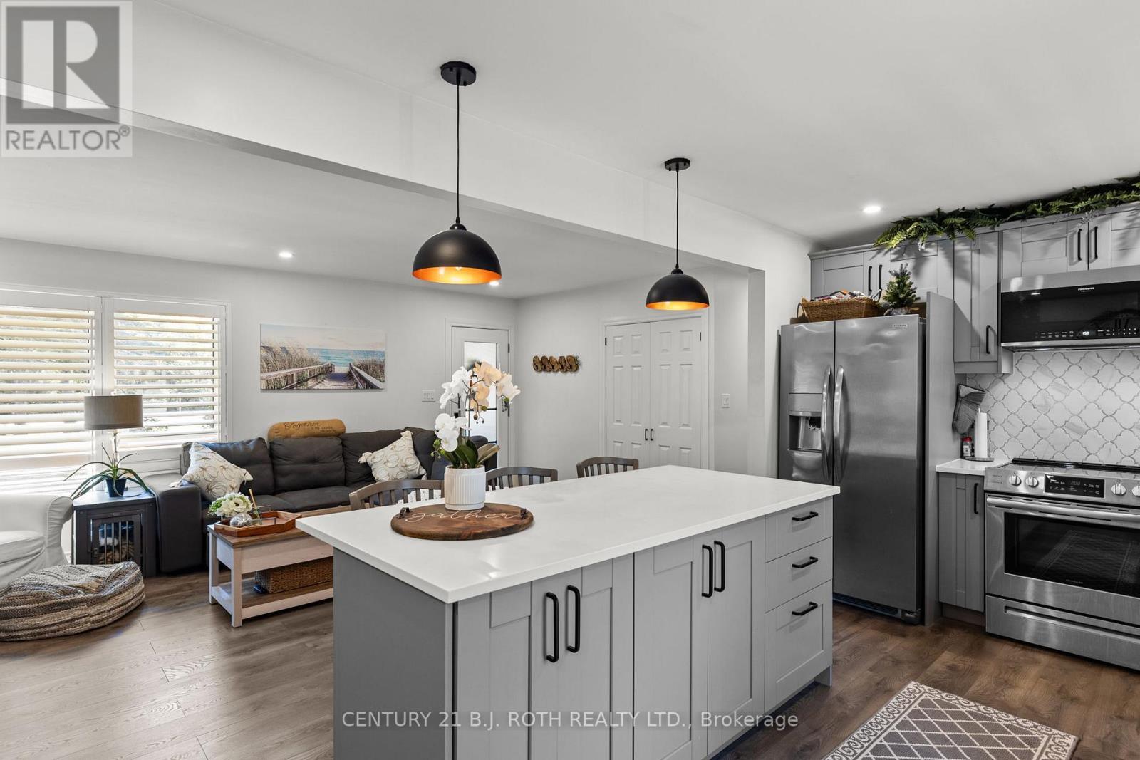 1551 Gill Road, Springwater, ON - Indoor Photo Showing Kitchen