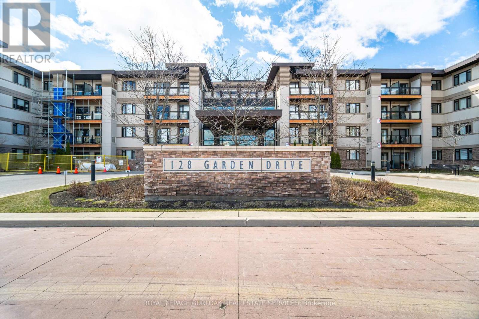418 - 128 Garden Drive, Oakville, ON - Outdoor With Balcony With Facade