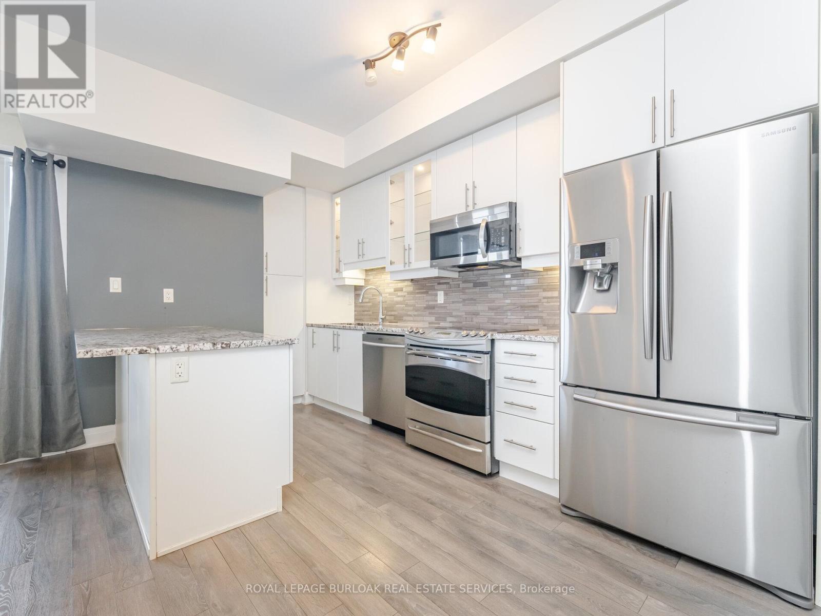 418 - 128 Garden Drive, Oakville, ON - Indoor Photo Showing Kitchen With Stainless Steel Kitchen With Upgraded Kitchen