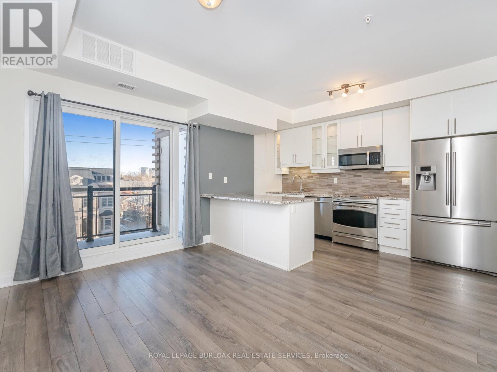 418 - 128 Garden Drive, Oakville, ON - Indoor Photo Showing Kitchen With Stainless Steel Kitchen With Upgraded Kitchen