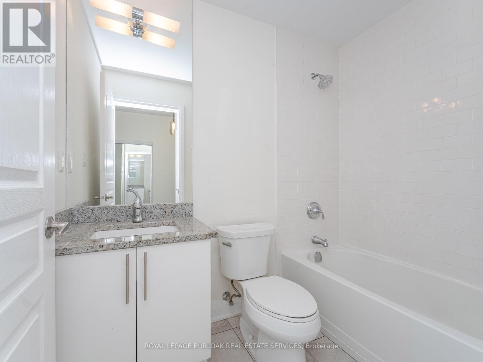 418 - 128 Garden Drive, Oakville, ON - Indoor Photo Showing Bathroom