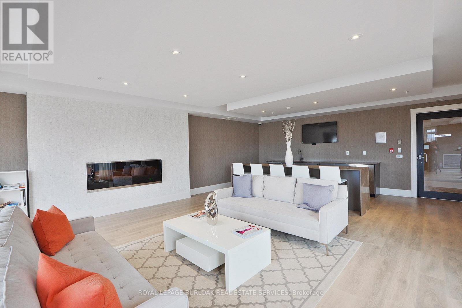 418 - 128 Garden Drive, Oakville, ON - Indoor Photo Showing Living Room With Fireplace
