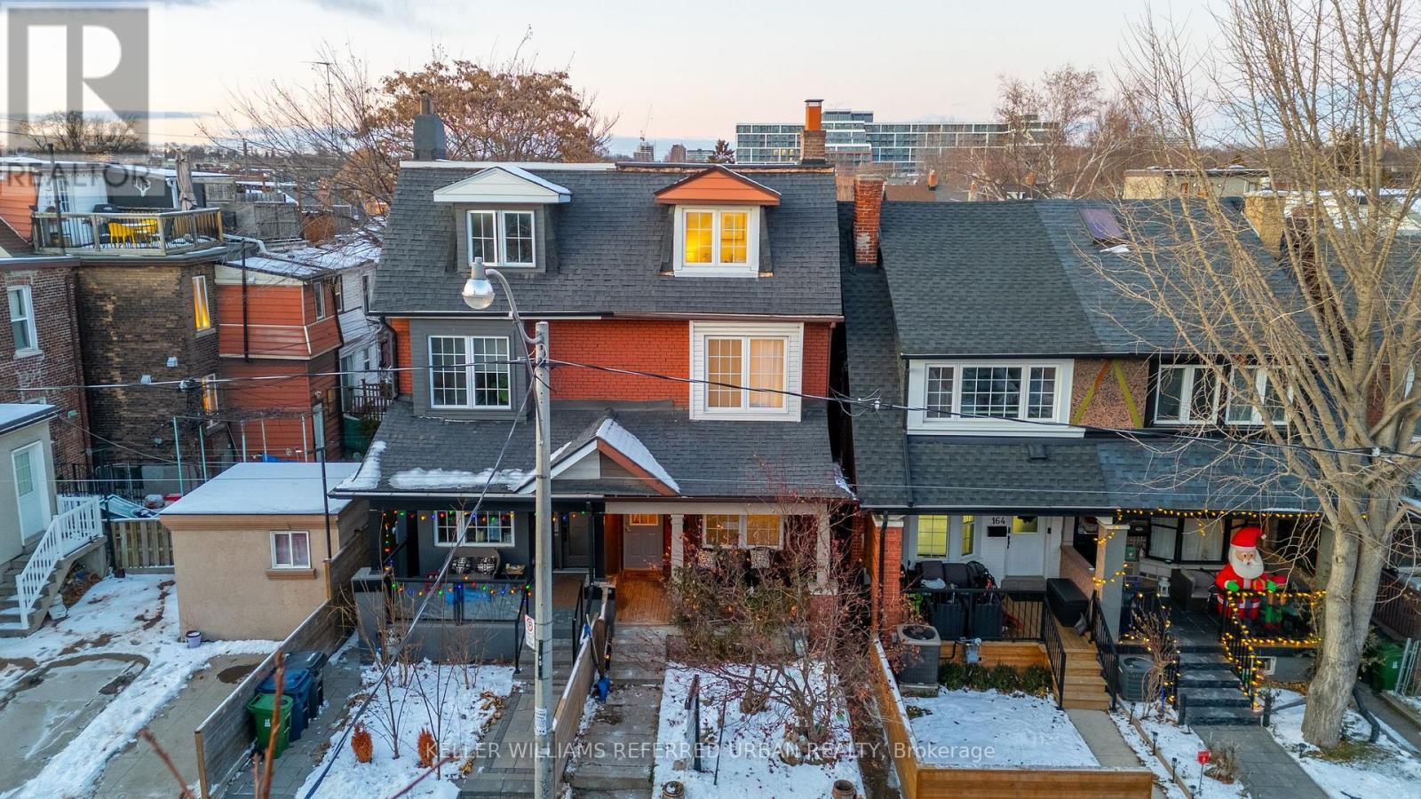 166 Essex Street, Toronto, ON - Outdoor With Facade