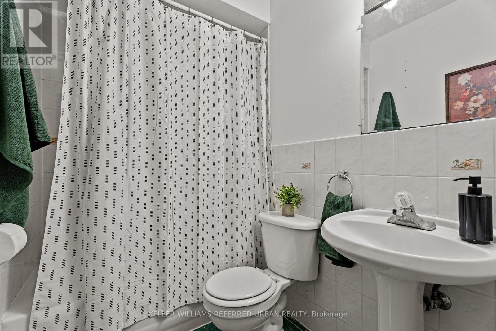 166 Essex Street, Toronto, ON - Indoor Photo Showing Bathroom