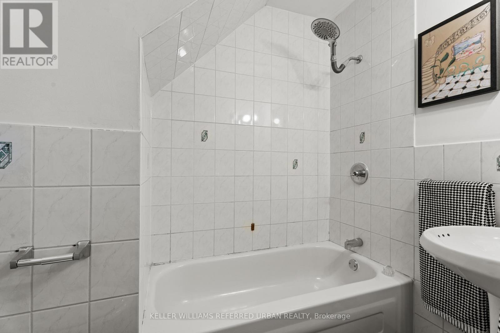 166 Essex Street, Toronto, ON - Indoor Photo Showing Bathroom