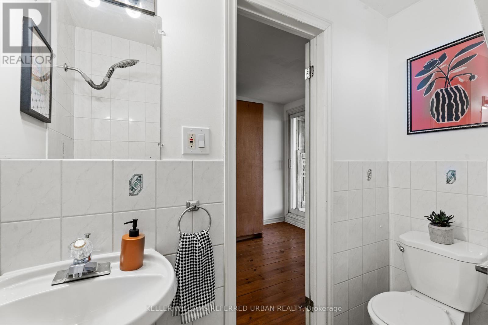 166 Essex Street, Toronto, ON - Indoor Photo Showing Bathroom