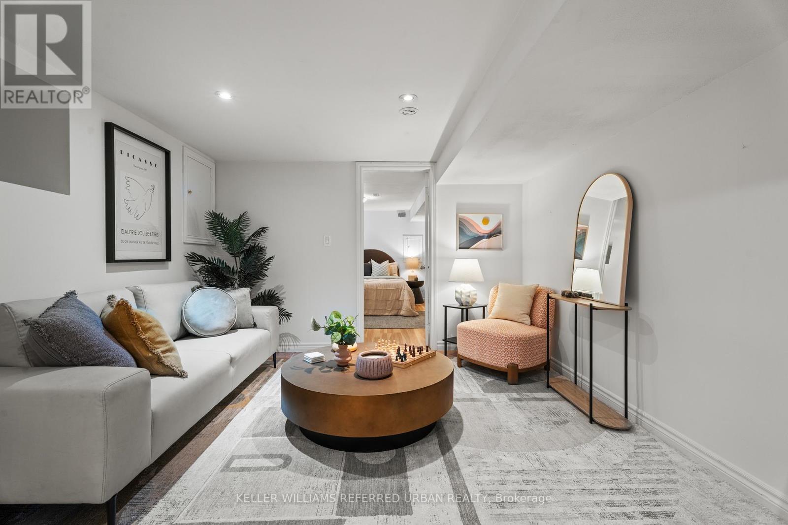 166 Essex Street, Toronto, ON - Indoor Photo Showing Living Room