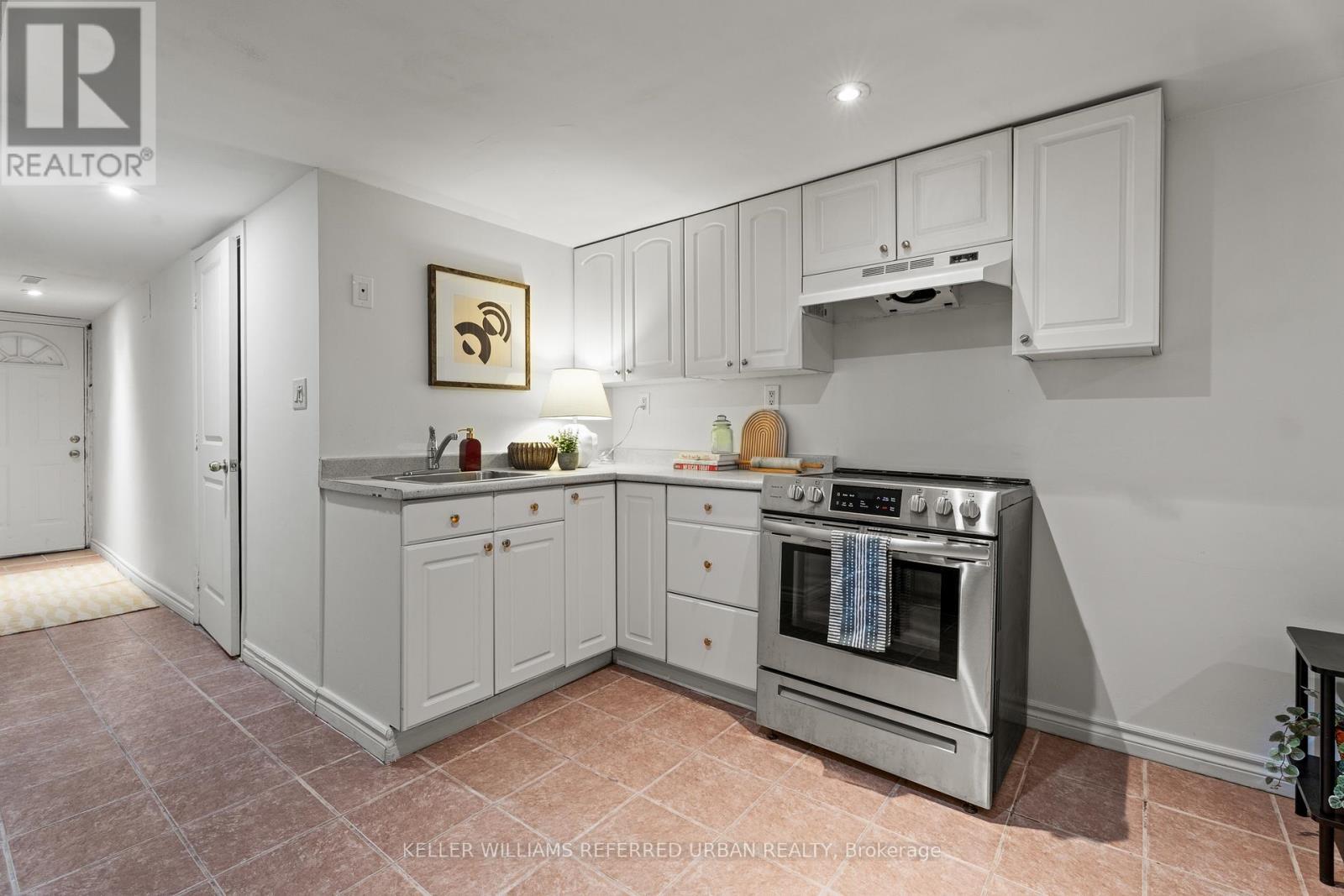 166 Essex Street, Toronto, ON - Indoor Photo Showing Kitchen