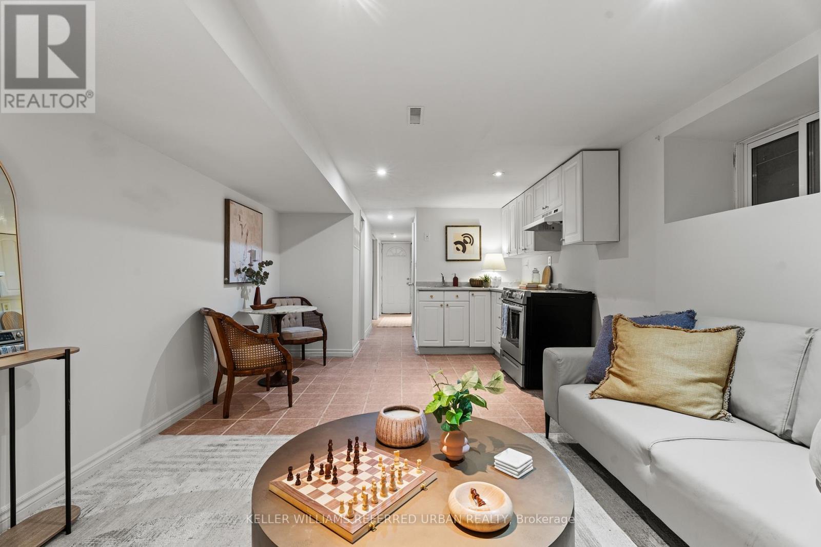 166 Essex Street, Toronto, ON - Indoor Photo Showing Living Room