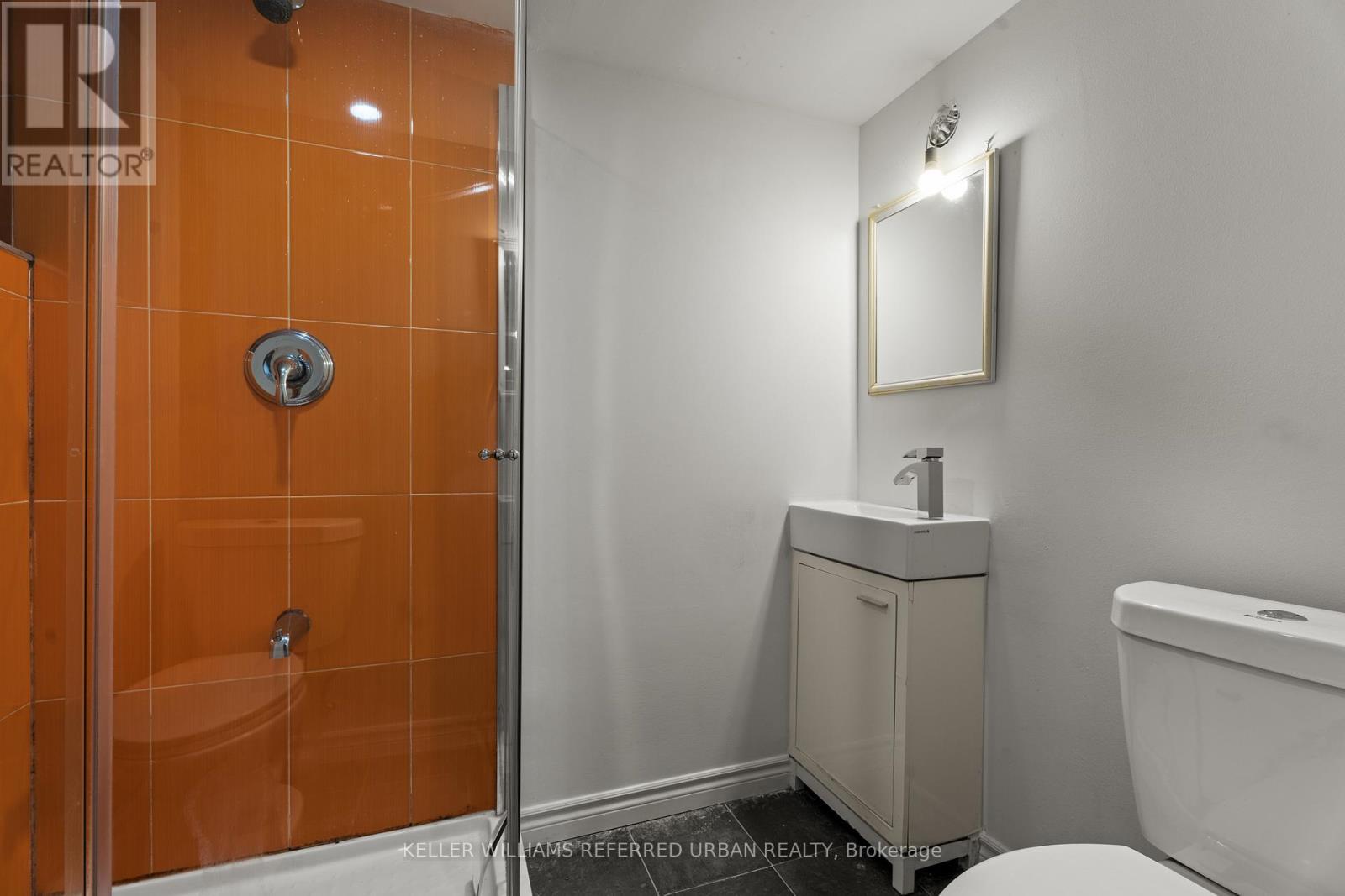 166 Essex Street, Toronto, ON - Indoor Photo Showing Bathroom
