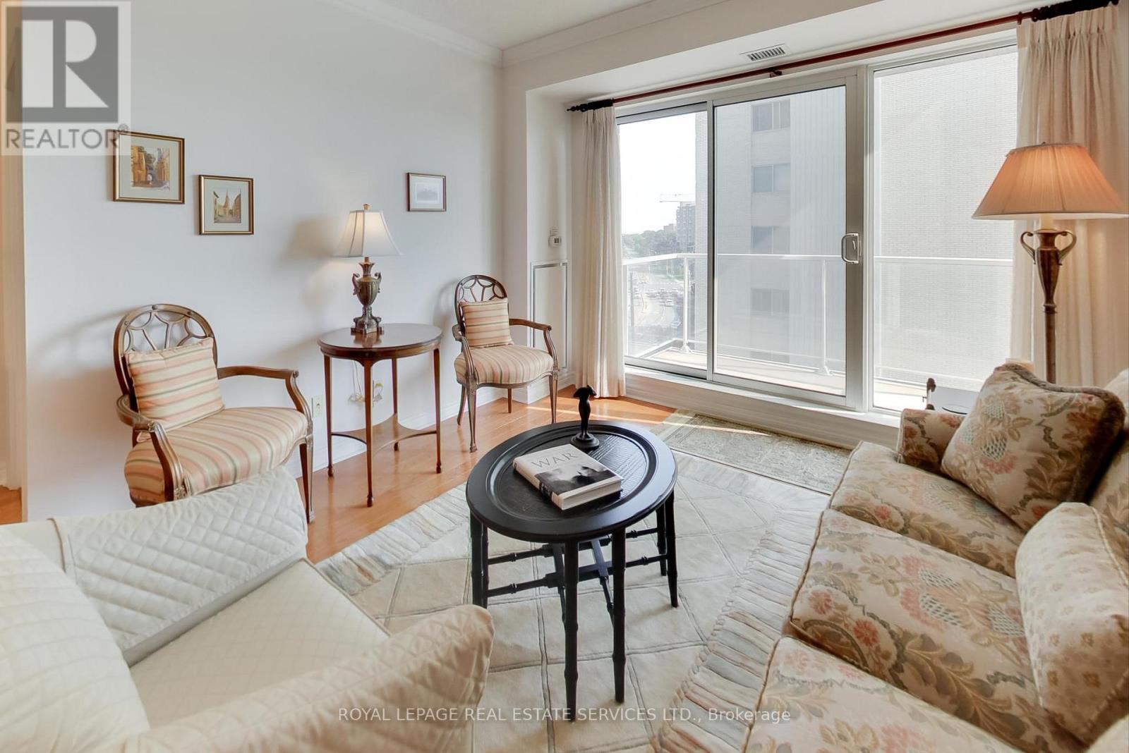 706 - 350 Mill Road, Toronto, ON - Indoor Photo Showing Living Room