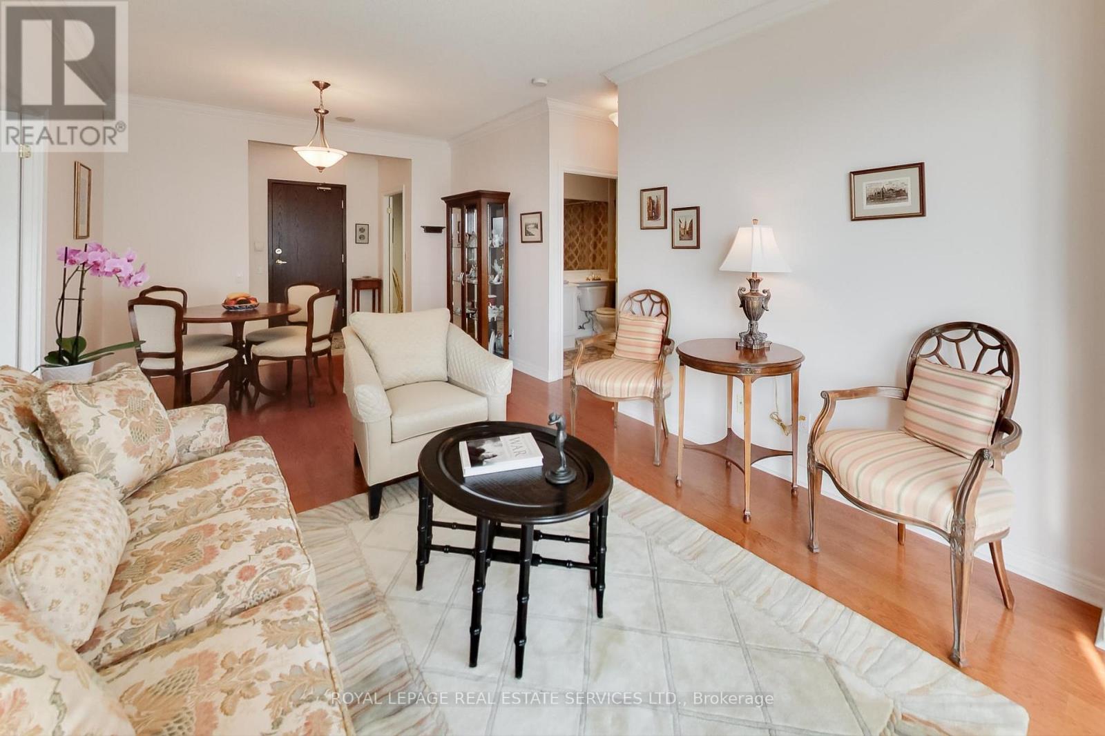 706 - 350 Mill Road, Toronto, ON - Indoor Photo Showing Living Room