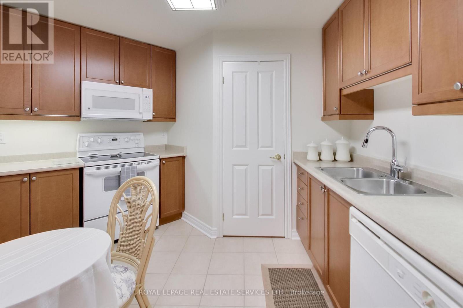 706 - 350 Mill Road, Toronto, ON - Indoor Photo Showing Kitchen With Double Sink