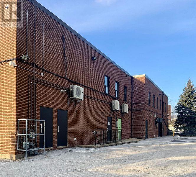 4 - 348 Lakeshore Road E, Mississauga, ON