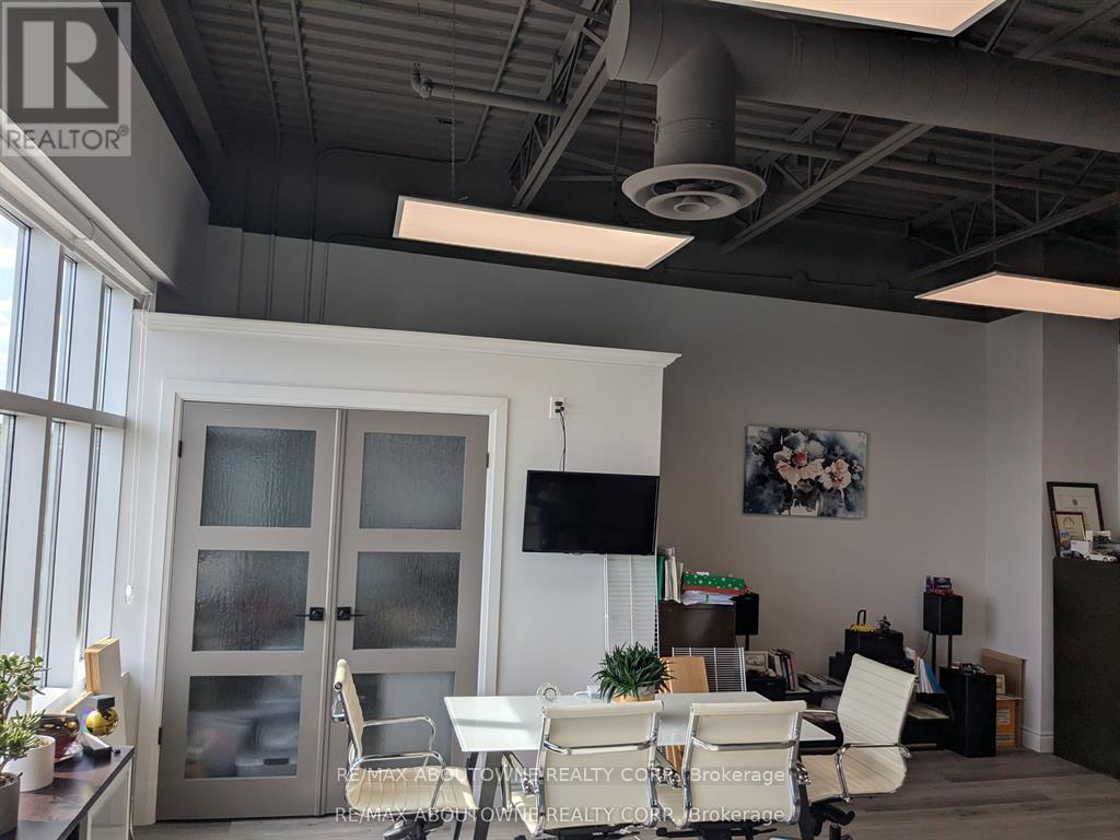 201 - 3475 Rebecca Street, Oakville, ON