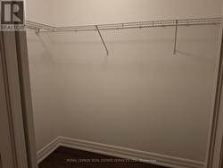 Principal Bedroom - Walk-in Closet -