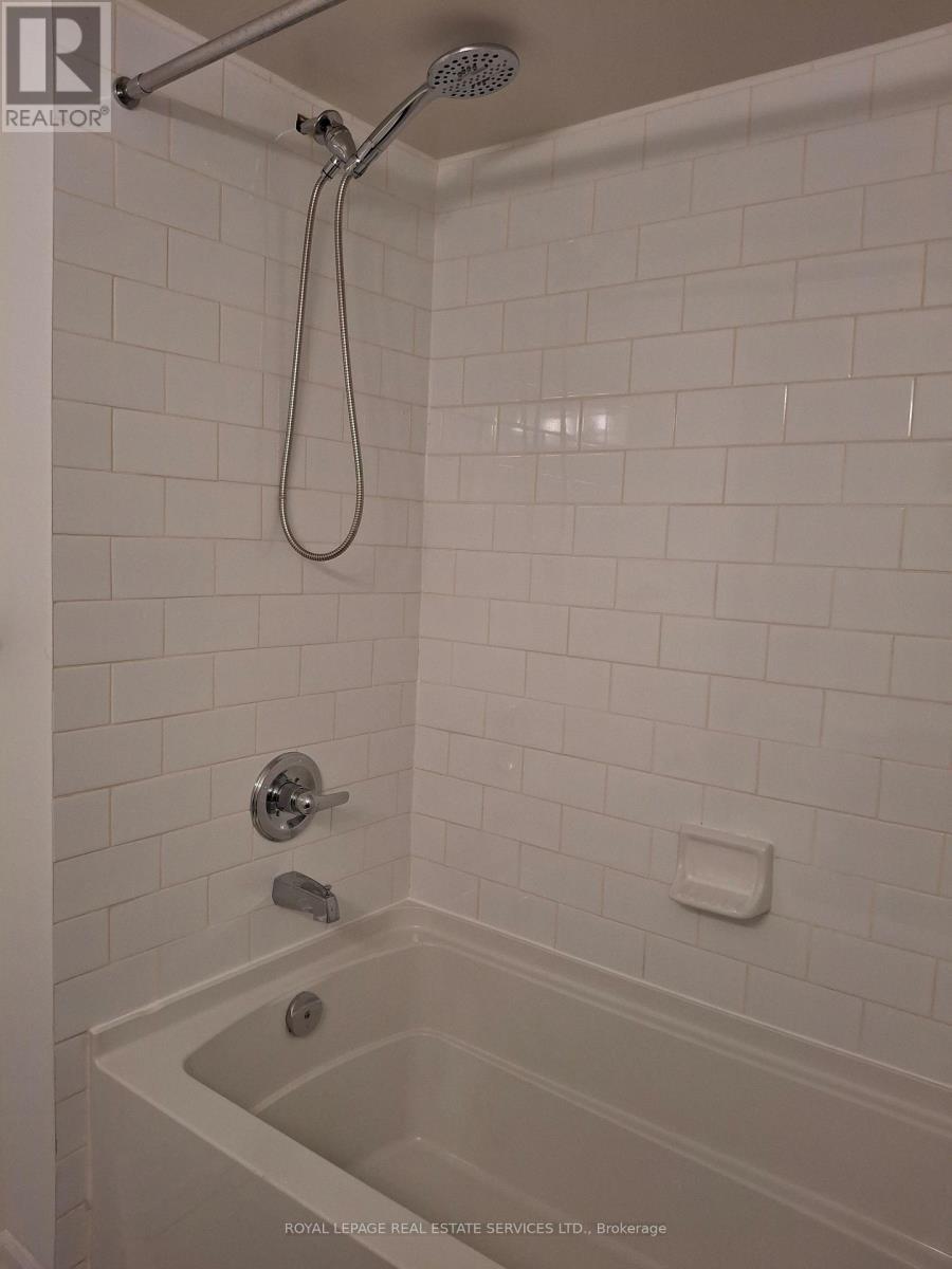 Bathroom 2nd floor - 4-pieces - 15 - 8 Windermere Avenue, Toronto, ON - Indoor Photo Showing Bathroom