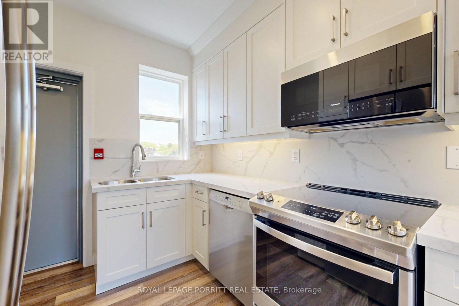 #5 - 254 Armadale Avenue, Toronto, ON - Indoor Photo Showing Kitchen With Double Sink