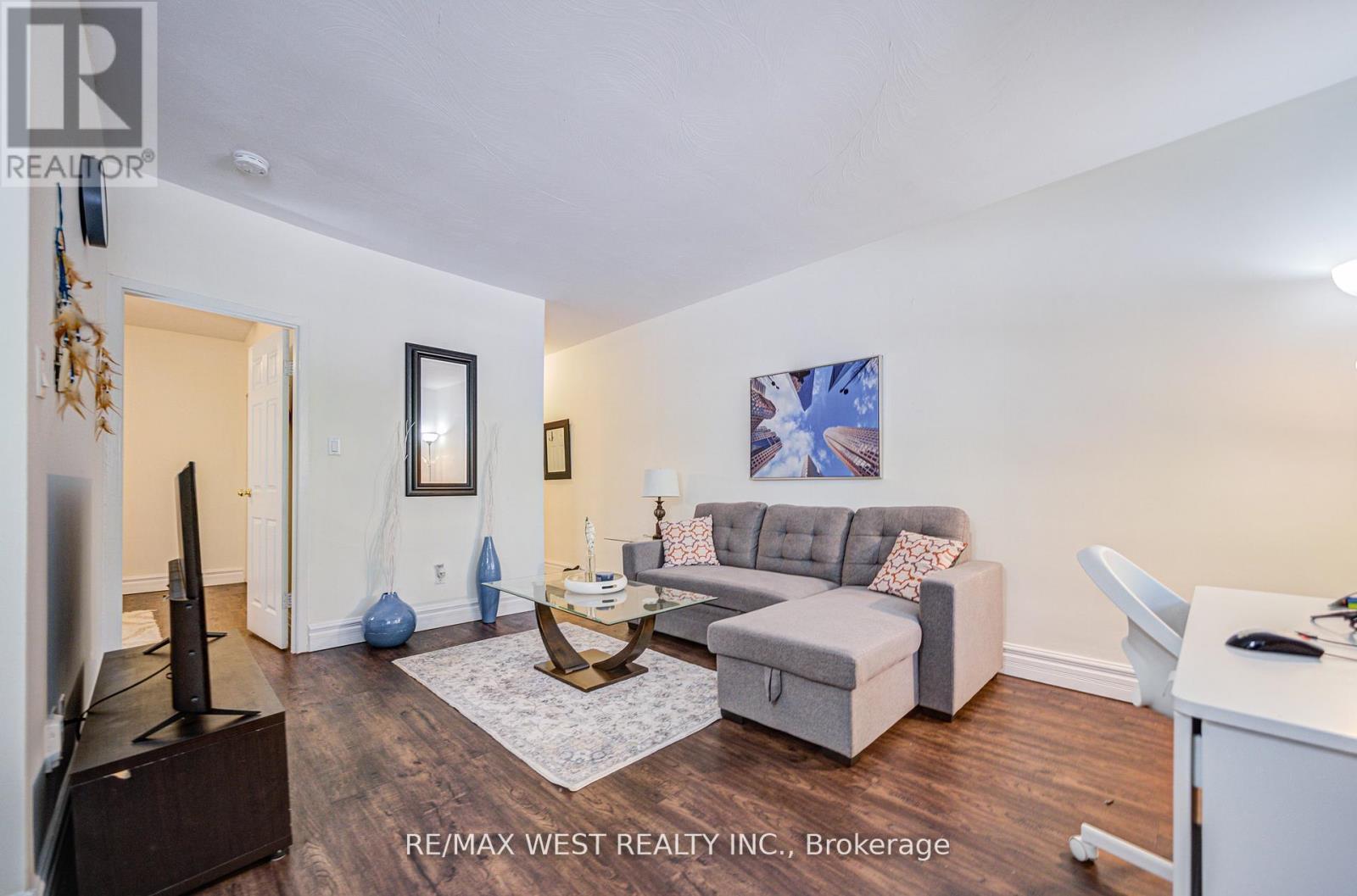 104 - 101 Queen Street S, Hamilton, ON - Indoor Photo Showing Living Room