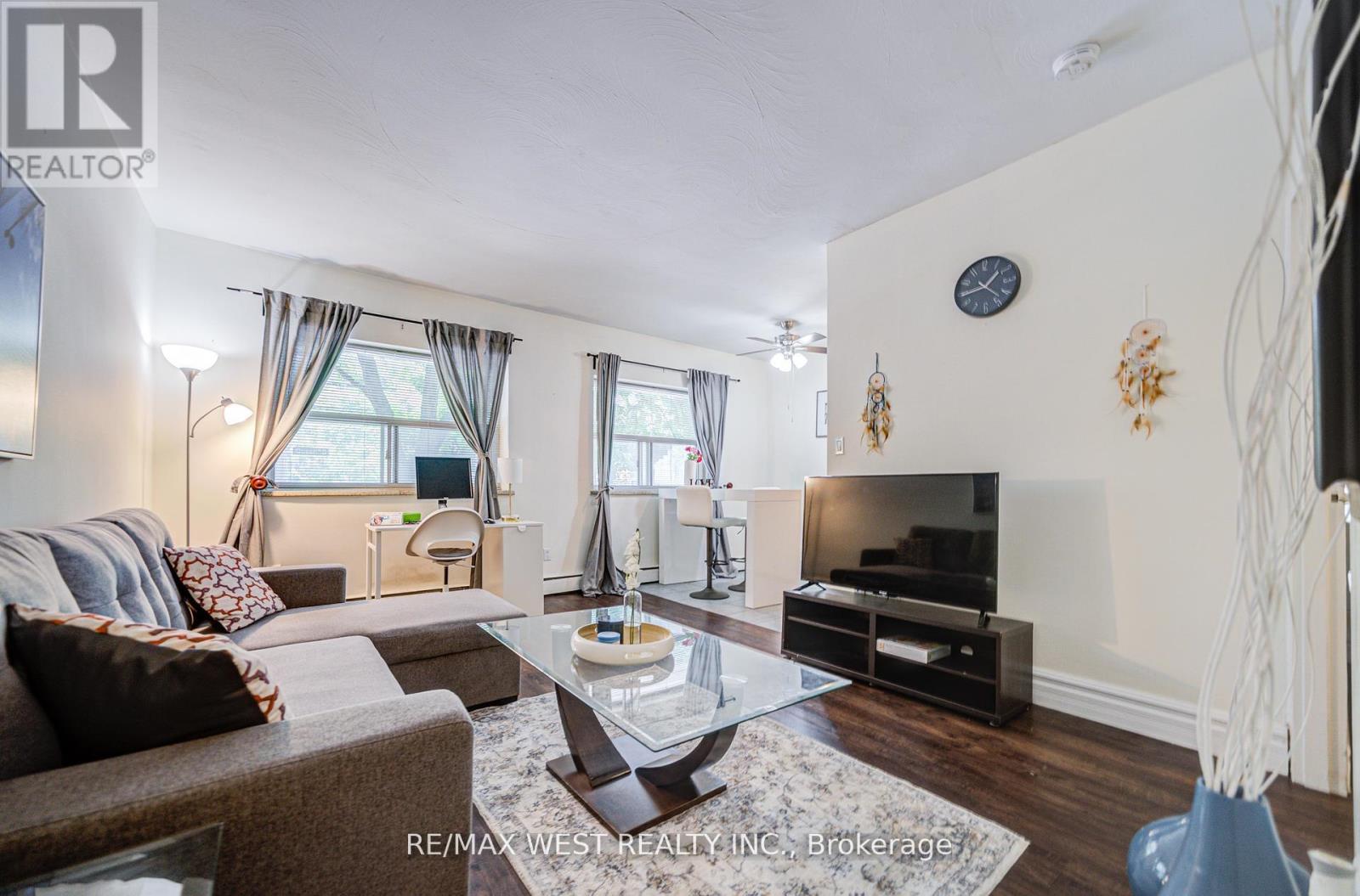 104 - 101 Queen Street S, Hamilton, ON - Indoor Photo Showing Living Room