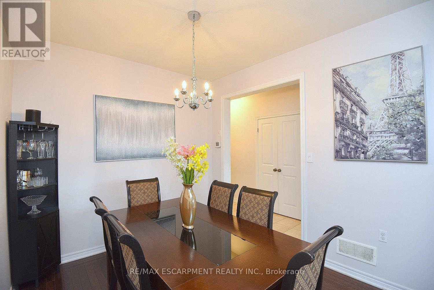 21 - 45 Seabreeze Crescent, Hamilton, ON - Indoor Photo Showing Dining Room
