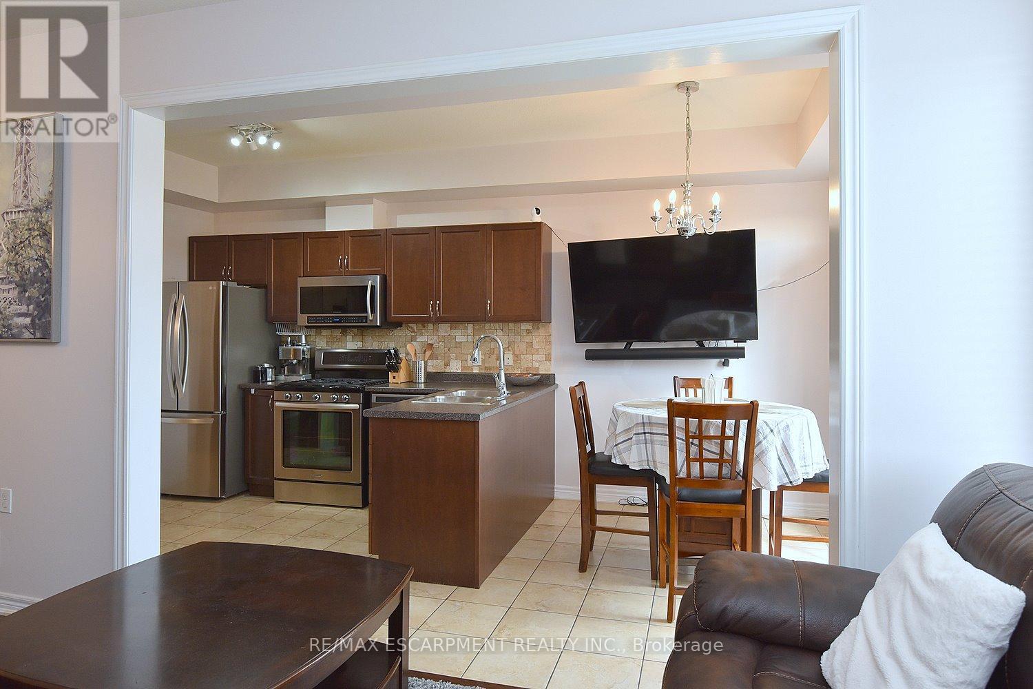 21 - 45 Seabreeze Crescent, Hamilton, ON - Indoor Photo Showing Kitchen