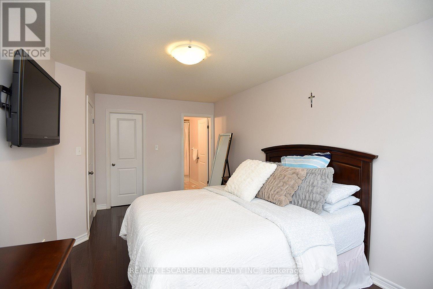 21 - 45 Seabreeze Crescent, Hamilton, ON - Indoor Photo Showing Bedroom