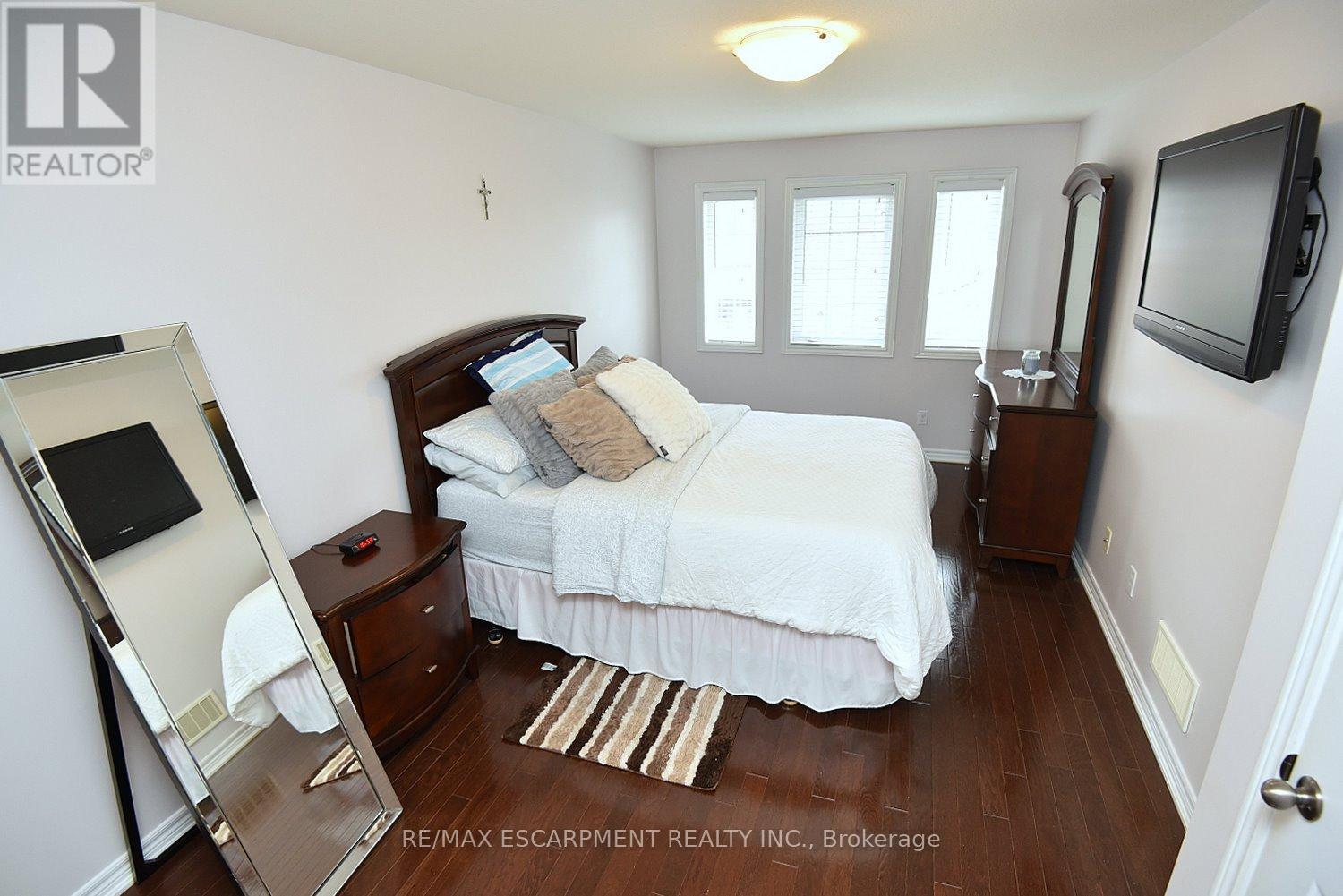 21 - 45 Seabreeze Crescent, Hamilton, ON - Indoor Photo Showing Bedroom