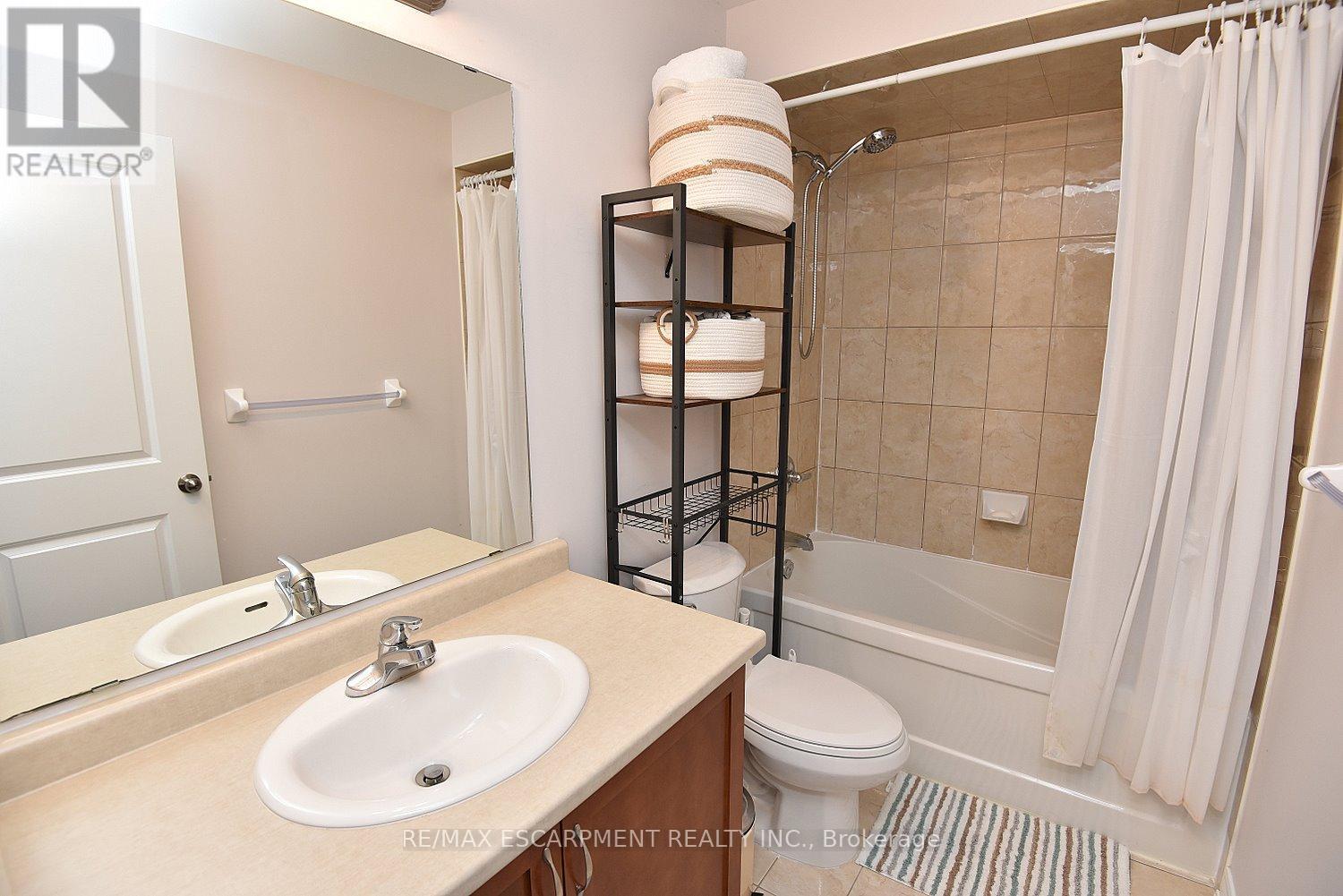 21 - 45 Seabreeze Crescent, Hamilton, ON - Indoor Photo Showing Bathroom