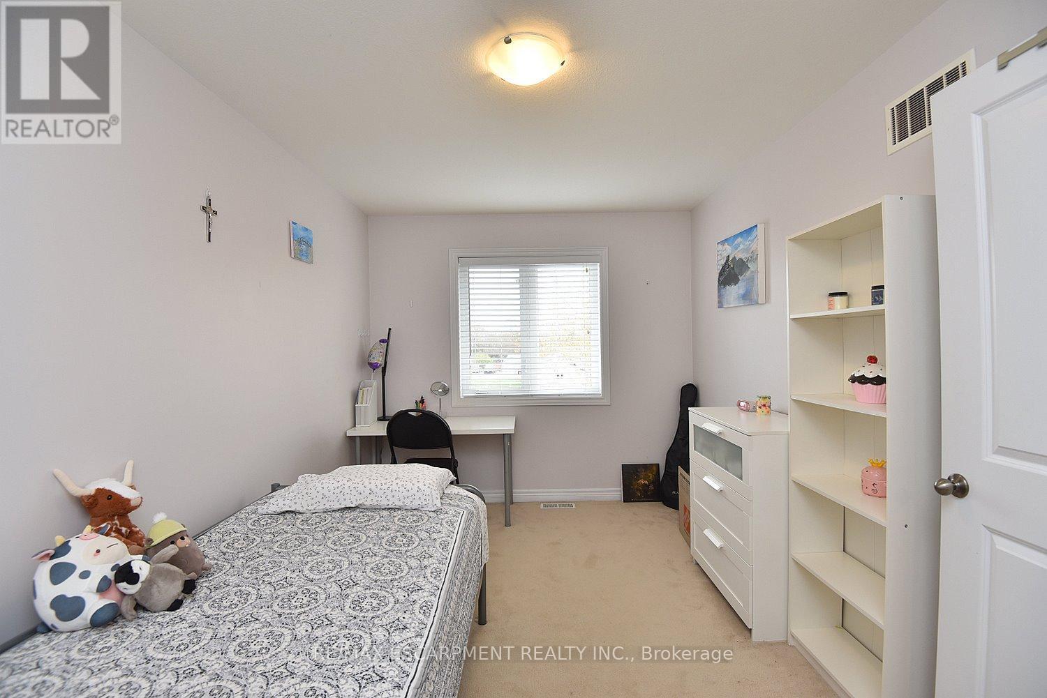 21 - 45 Seabreeze Crescent, Hamilton, ON - Indoor Photo Showing Bedroom