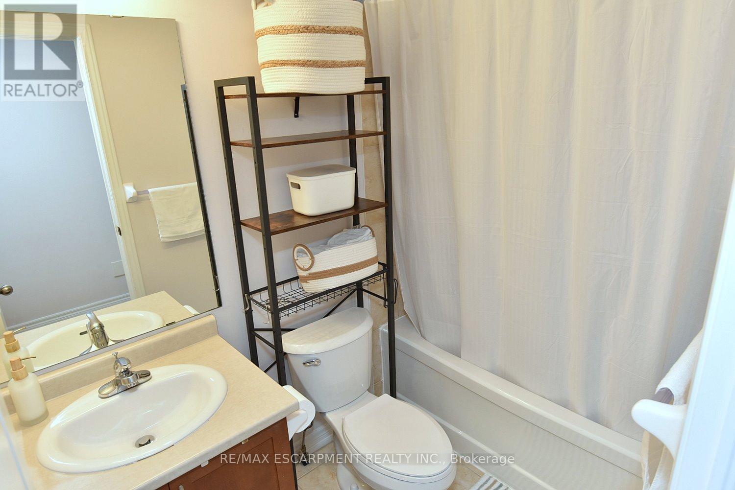 21 - 45 Seabreeze Crescent, Hamilton, ON - Indoor Photo Showing Bathroom